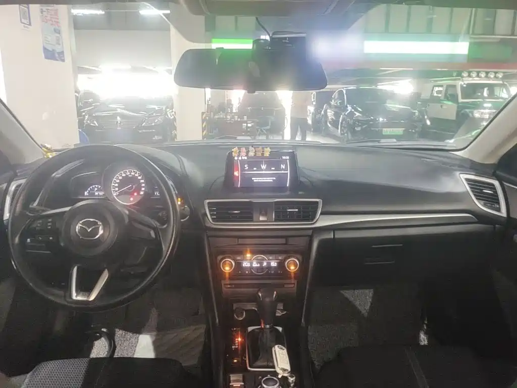Mazda 3 Axela 2018 — фото 10