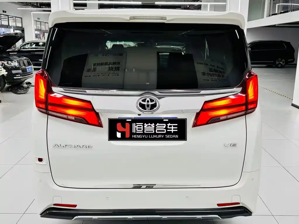 Toyota Alphard 2018 — фото 10
