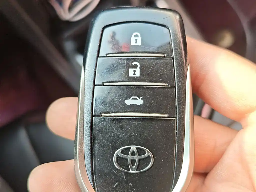 Toyota Corolla 2018 — фото 17