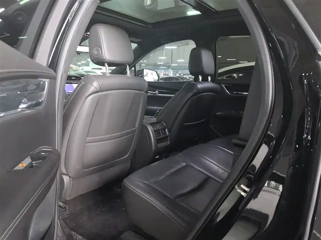 Cadillac XT5 2019 — фото 17