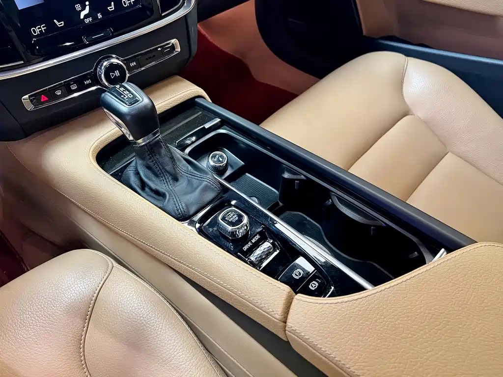 Volvo S90 2018 — фото 10