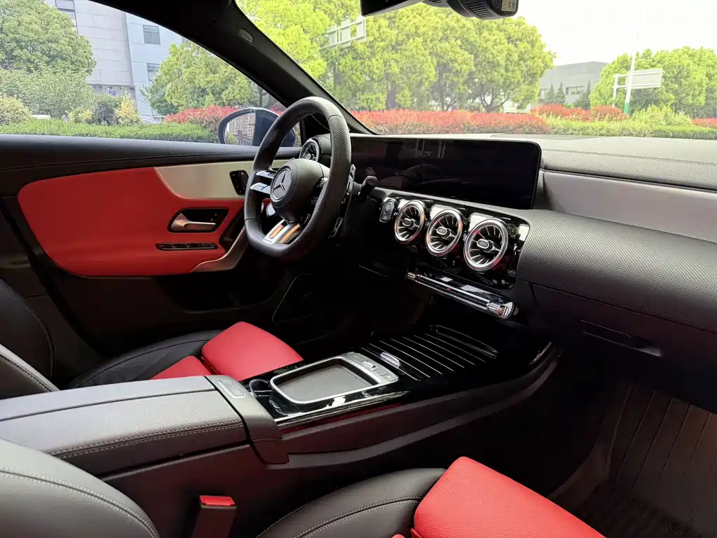 Mercedes-Benz A-Class AMG 2024 — фото 10