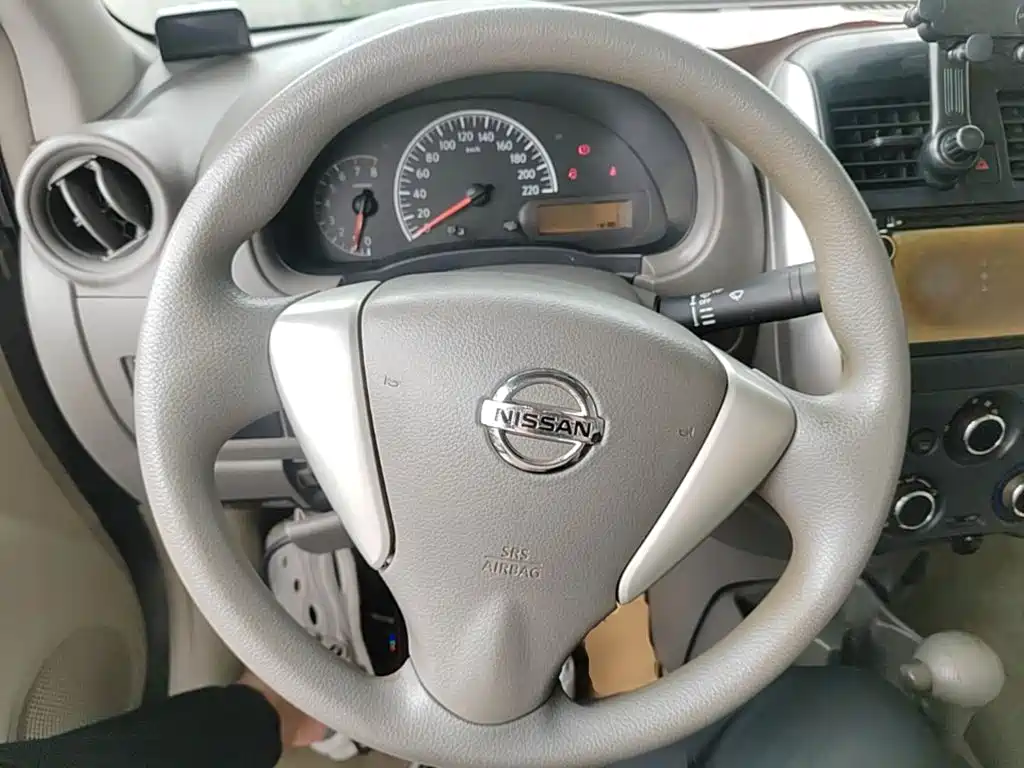 Nissan Sunny 2014 — фото 11