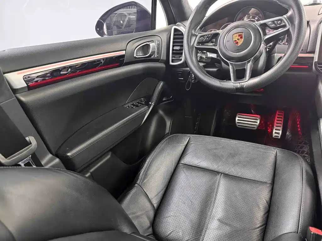 Porsche Cayenne 2017 — фото 22