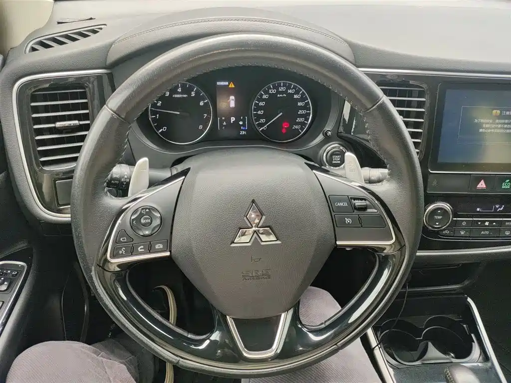 Mitsubishi Outlander 2019 — фото 11