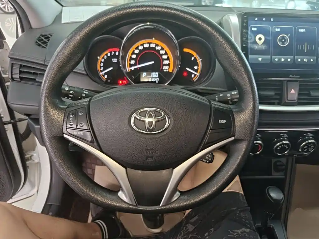 Toyota Yaris L 2022 — фото 11