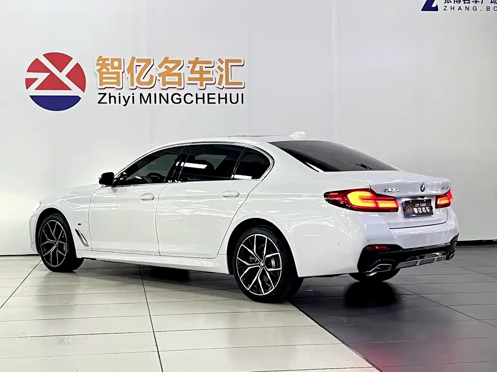 BMW 5 Series 2022 — фото 14