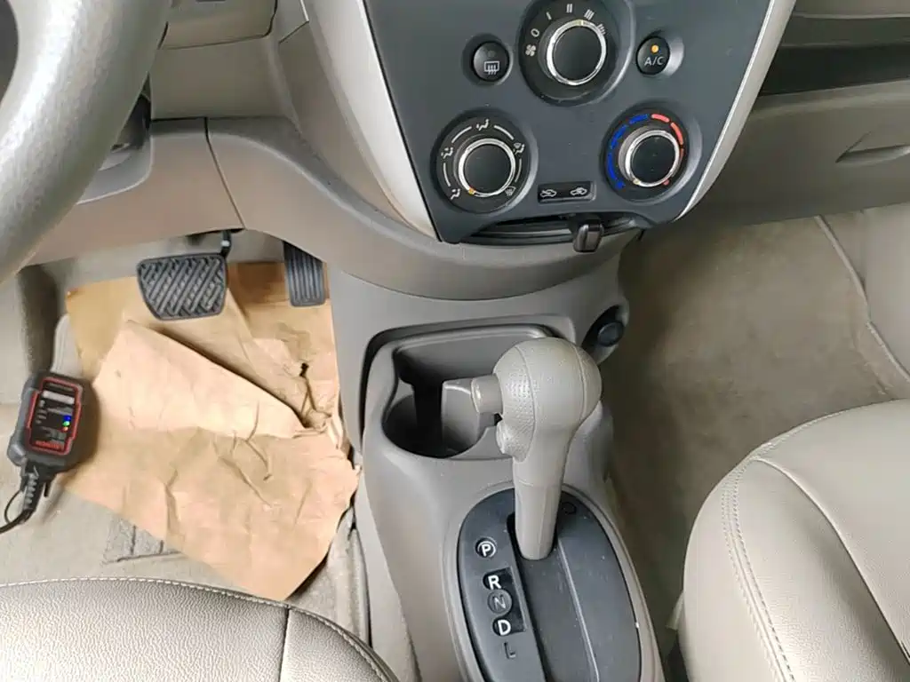 Nissan Sunny 2014 — фото 14
