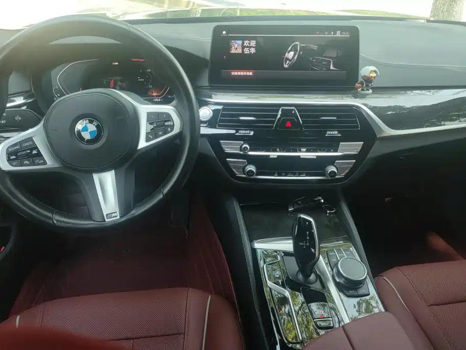 BMW 5 Series 2021 — фото 12