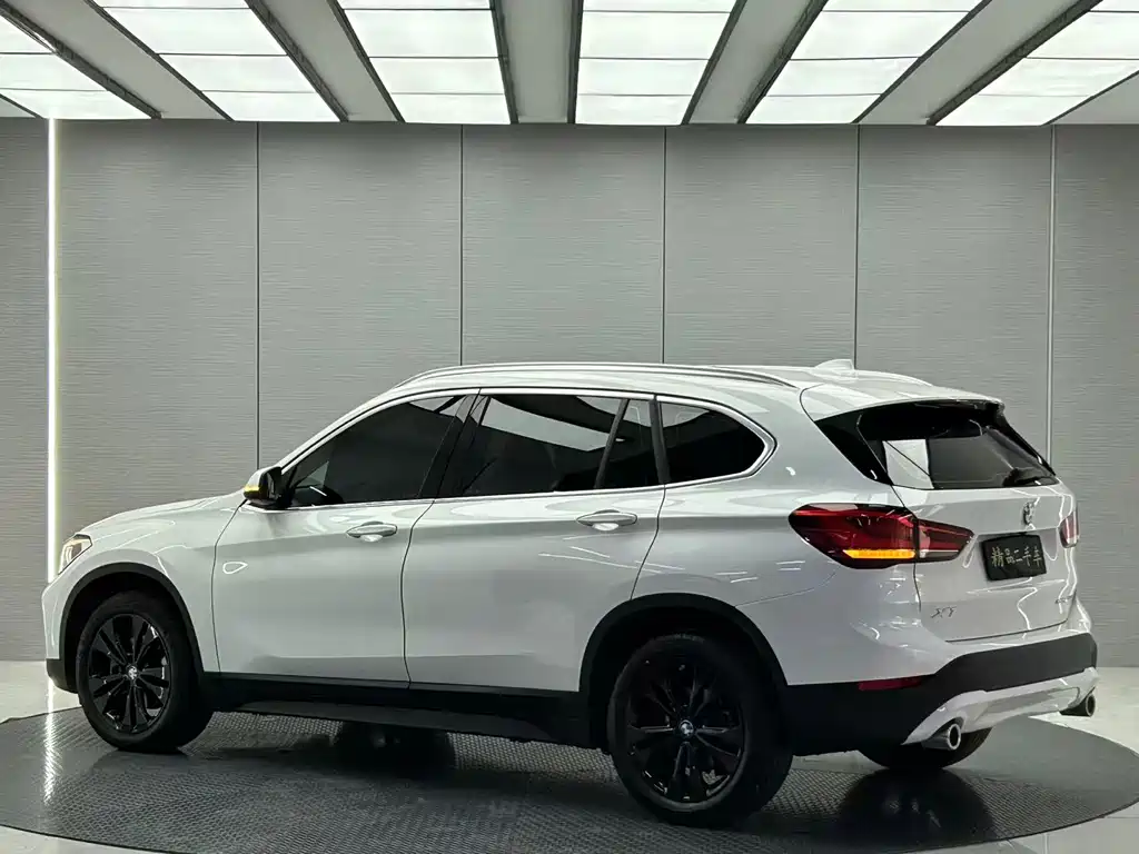 BMW X1 2021 — фото 4