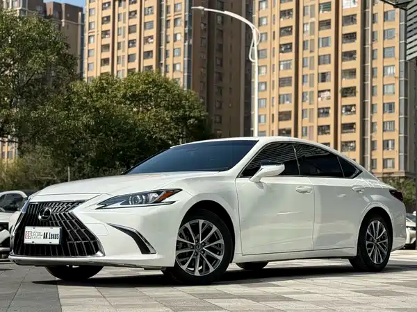 Lexus ES 2023