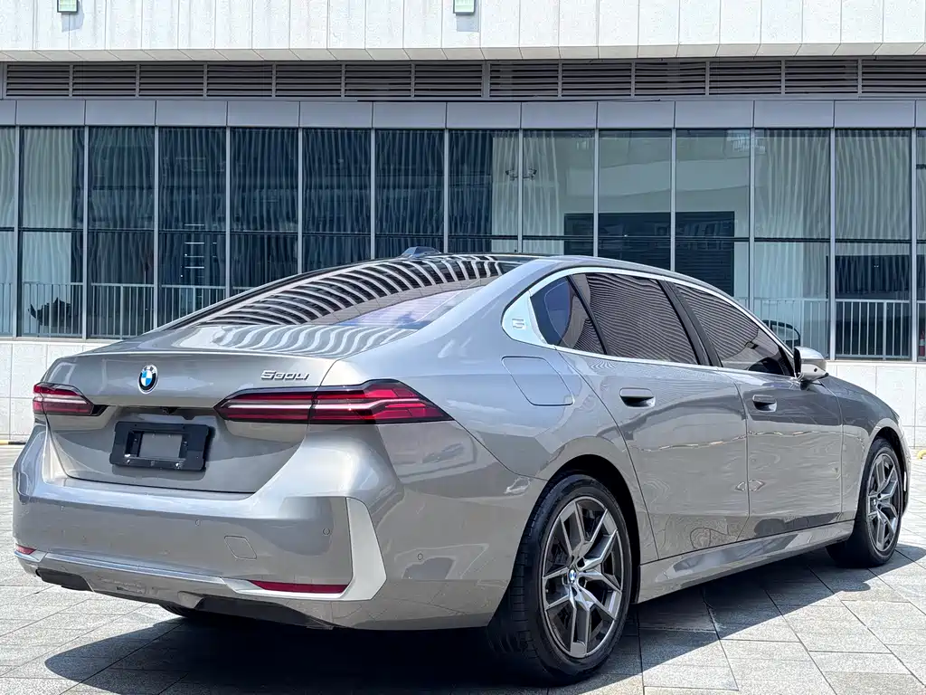 BMW 5 Series 2024 — фото 14