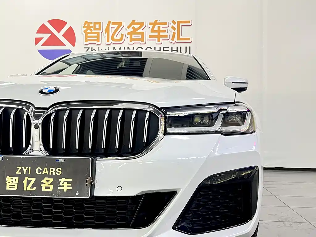 BMW 5 Series 2022 — фото 12