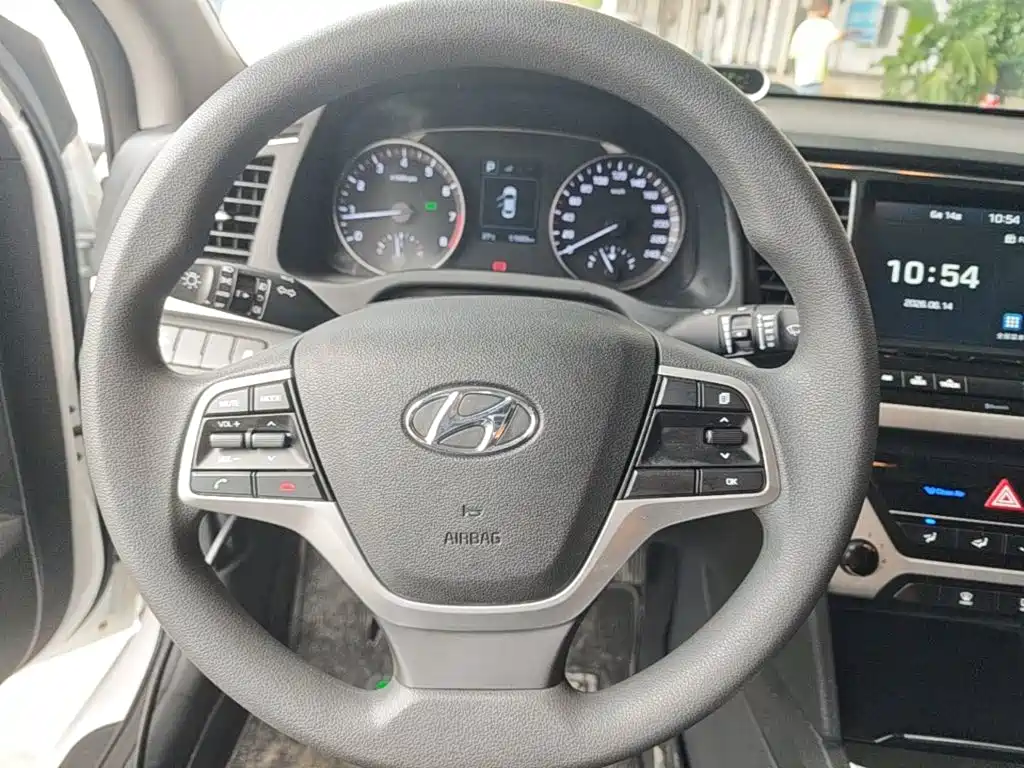 Hyundai Elantra 2017 — фото 11