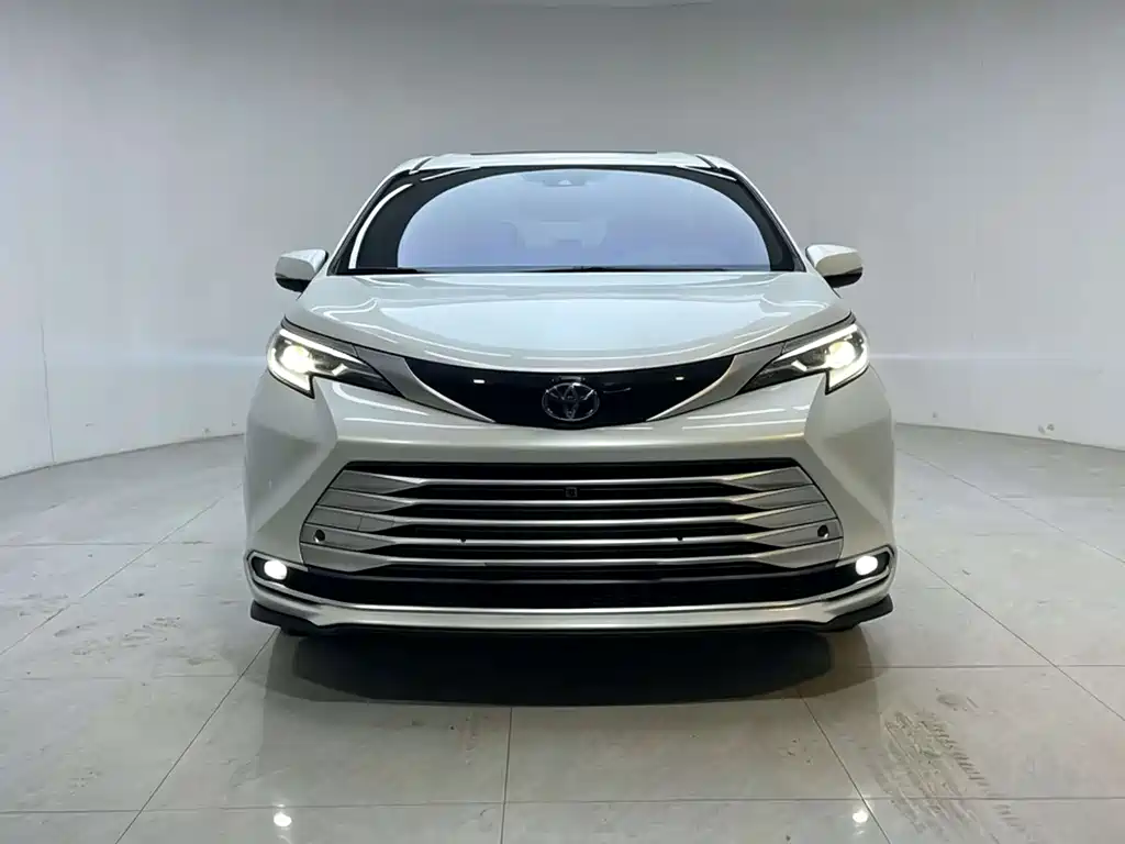 Toyota Sienna 2024 — фото 2