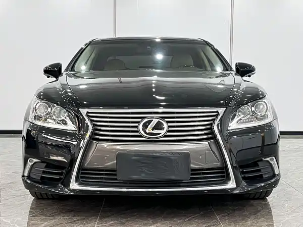 Lexus LS 2015