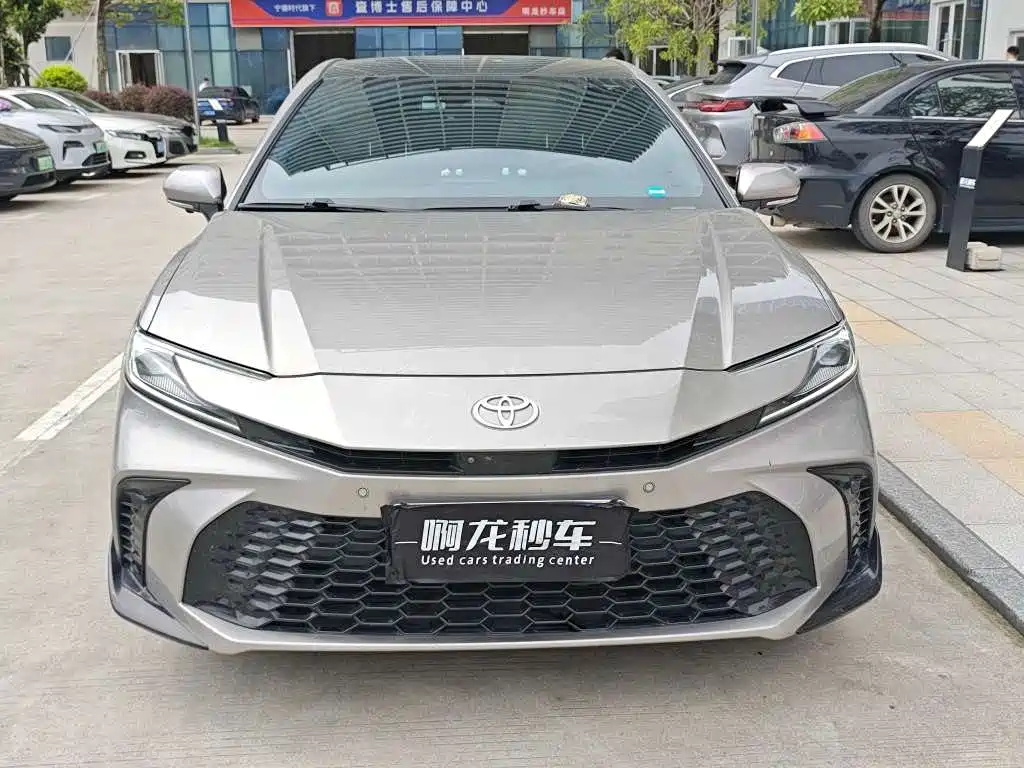 Toyota Camry 2024 — фото 2