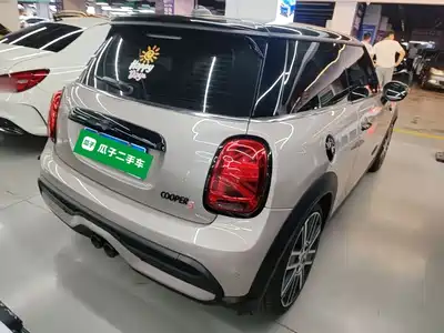 MINI MINI 2023