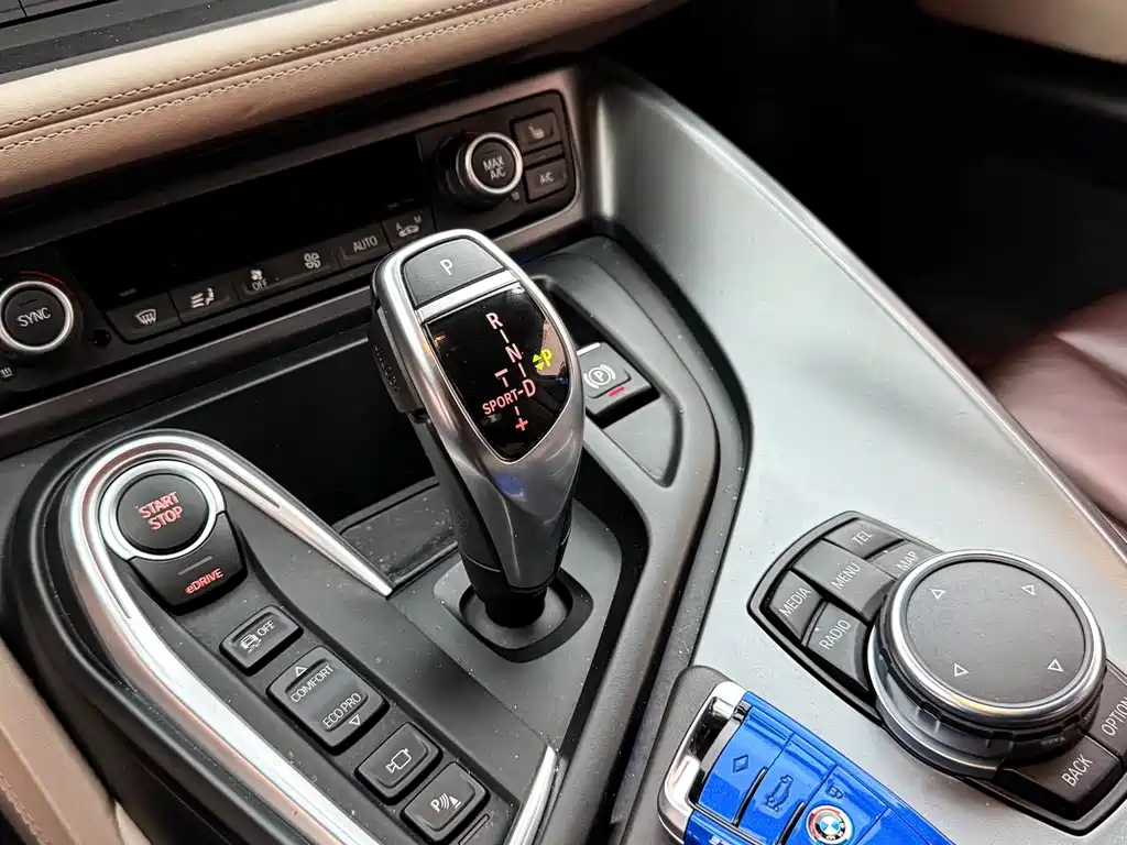 BMW i8 2017 — фото 13