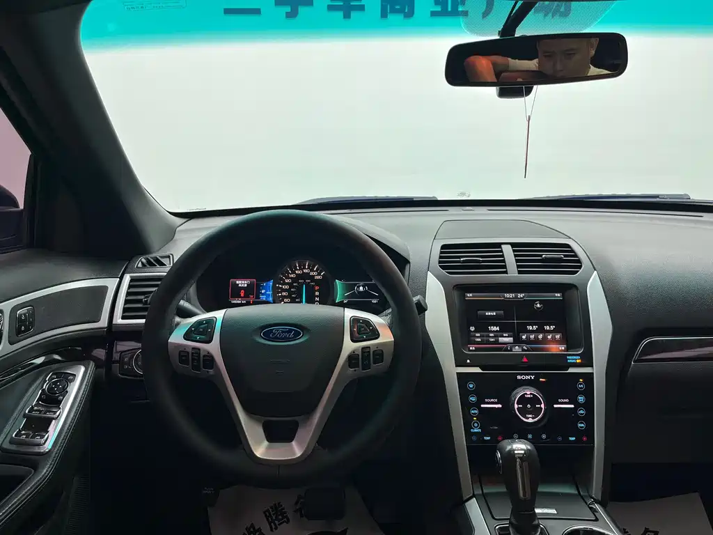 Ford Explorer 2015 — фото 10