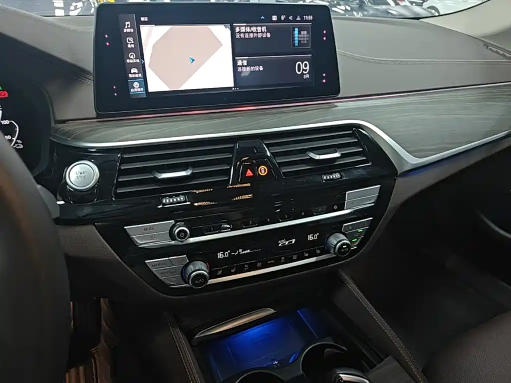 BMW 5 Series New Energy 2019 — фото 13
