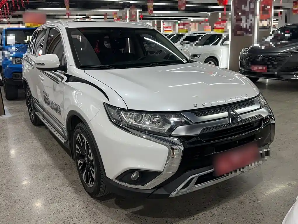 Mitsubishi Outlander 2019 — фото 6