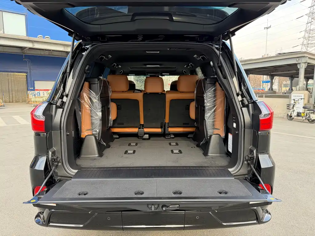 Lexus LX 2022 — фото 16