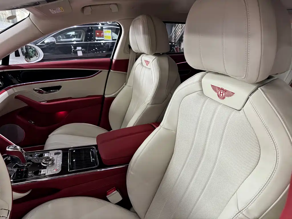 Bentley Flying Spur PHEV — фото 10