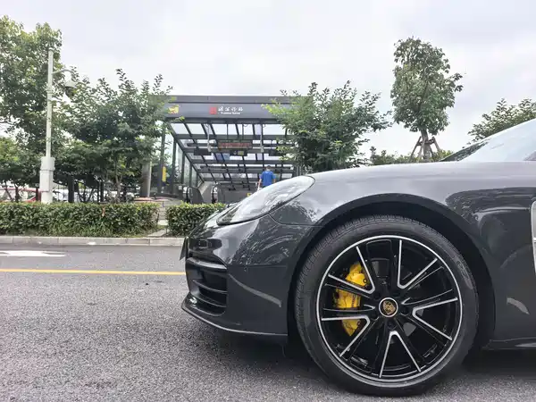 Porsche Panamera 2022