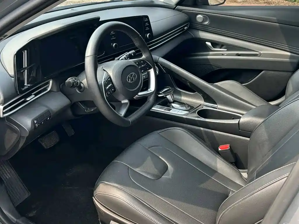 Hyundai Elantra 2022 — фото 4