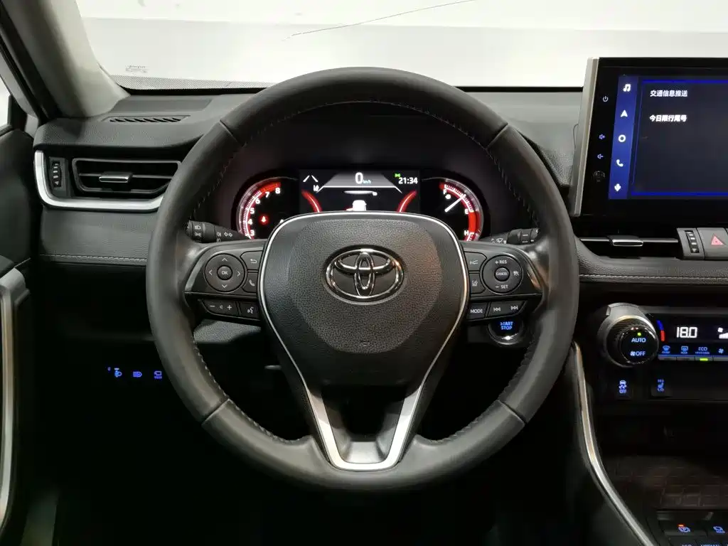 Toyota RAV4 2021 — фото 11