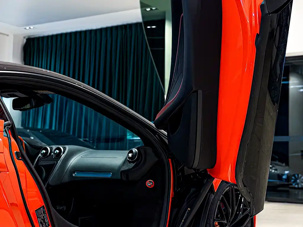 McLaren GT 2023 — фото 18