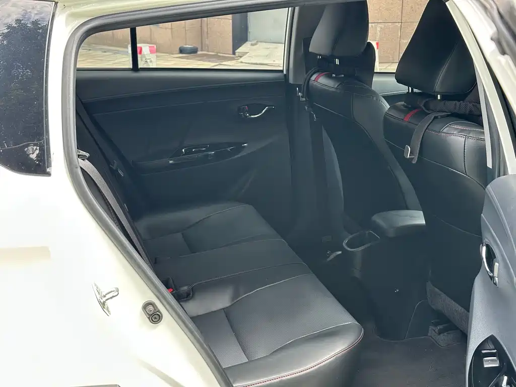 Toyota Yaris L 2022