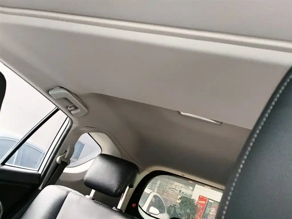 Toyota RAV4 2019 — фото 18