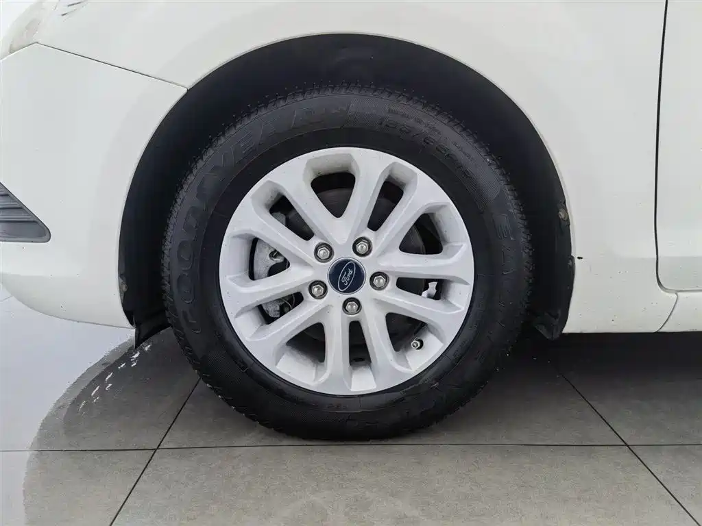 Ford Focus 2015 — фото 17