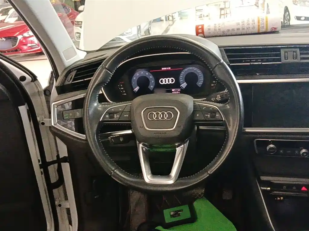 Audi Q3 2020 — фото 11