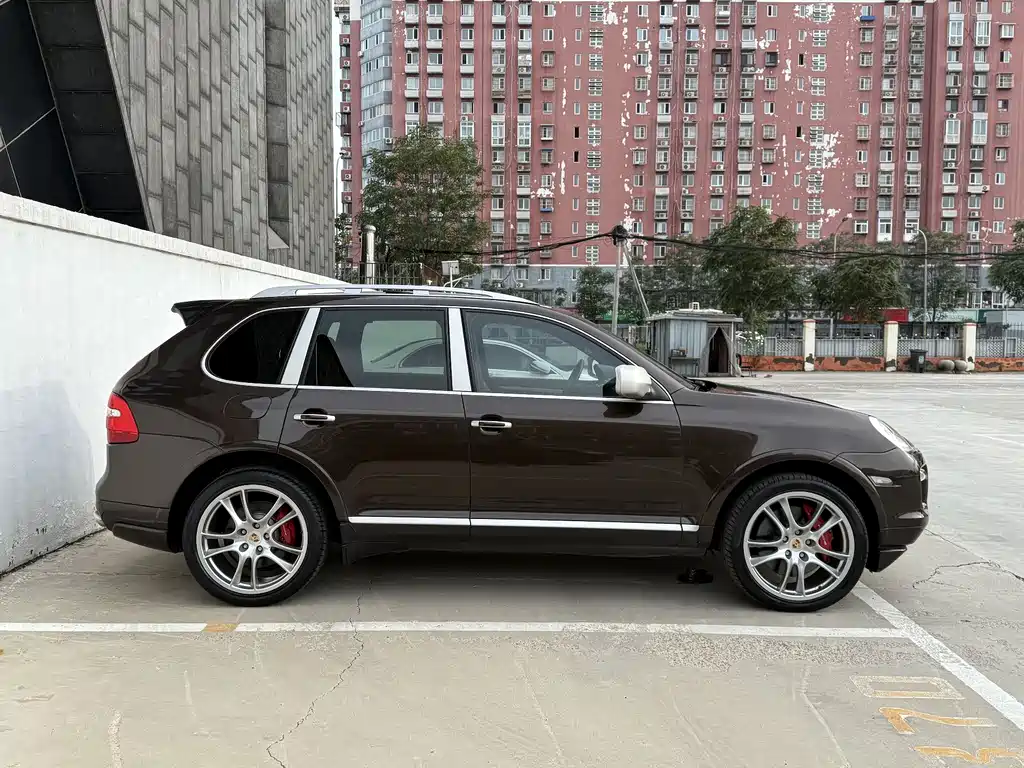 Porsche Cayenne 2010 — фото 4
