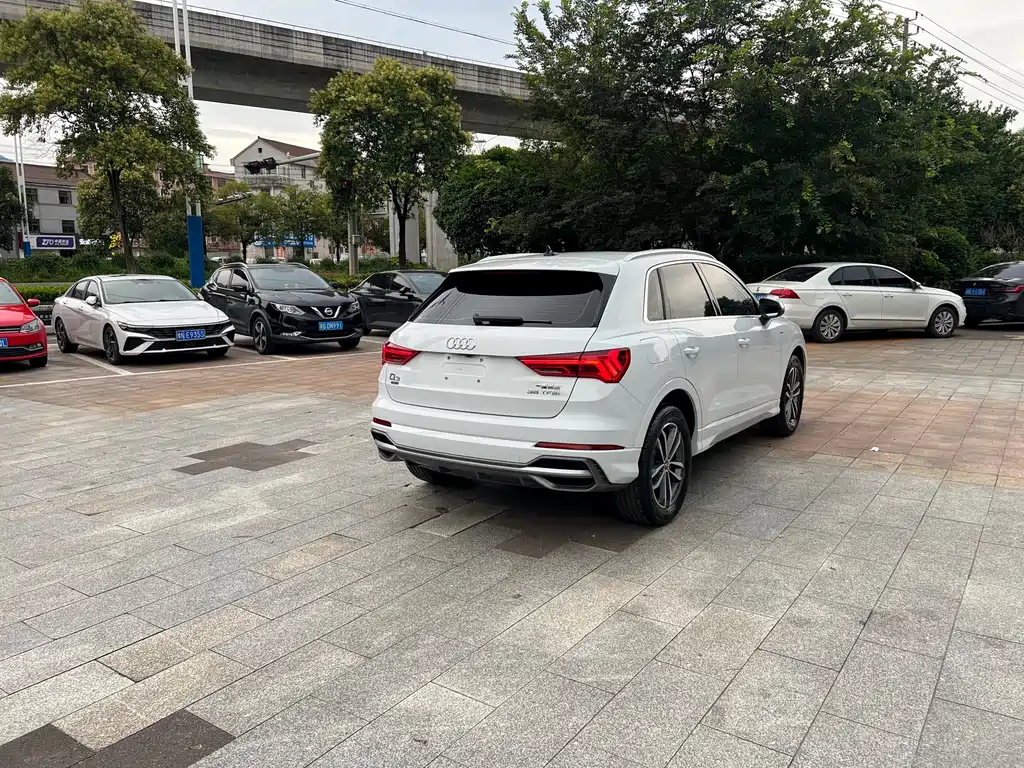 Audi Q3 2021 — фото 14