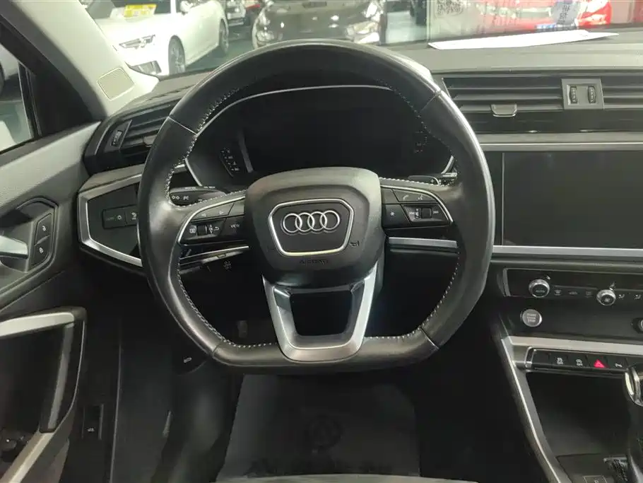 Audi Q3 2019 — фото 15
