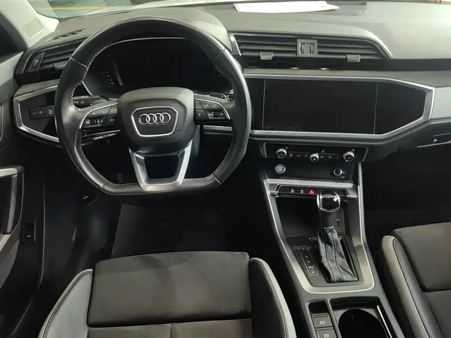 Audi Q3 2019 — фото 13