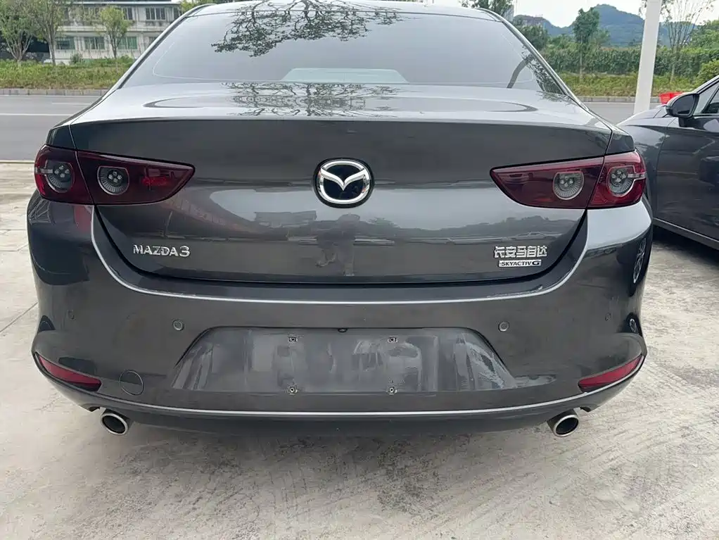 Mazda 3 Axela 2022 — фото 17