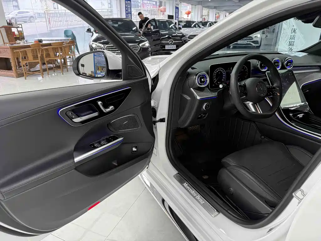 Mercedes-Benz C-Class 2024 — фото 10