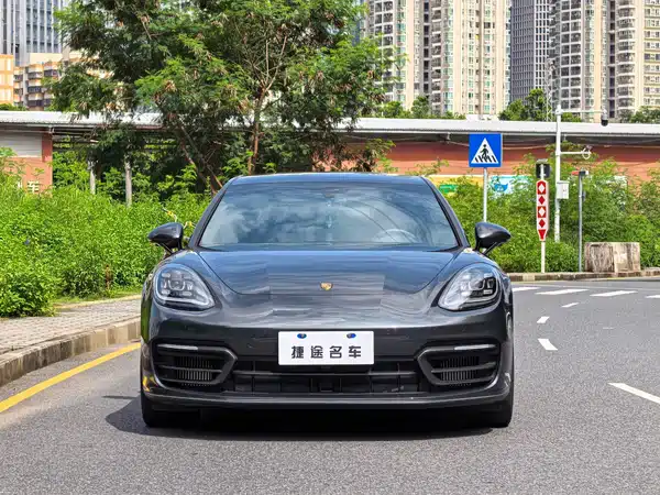 Porsche Panamera 2023