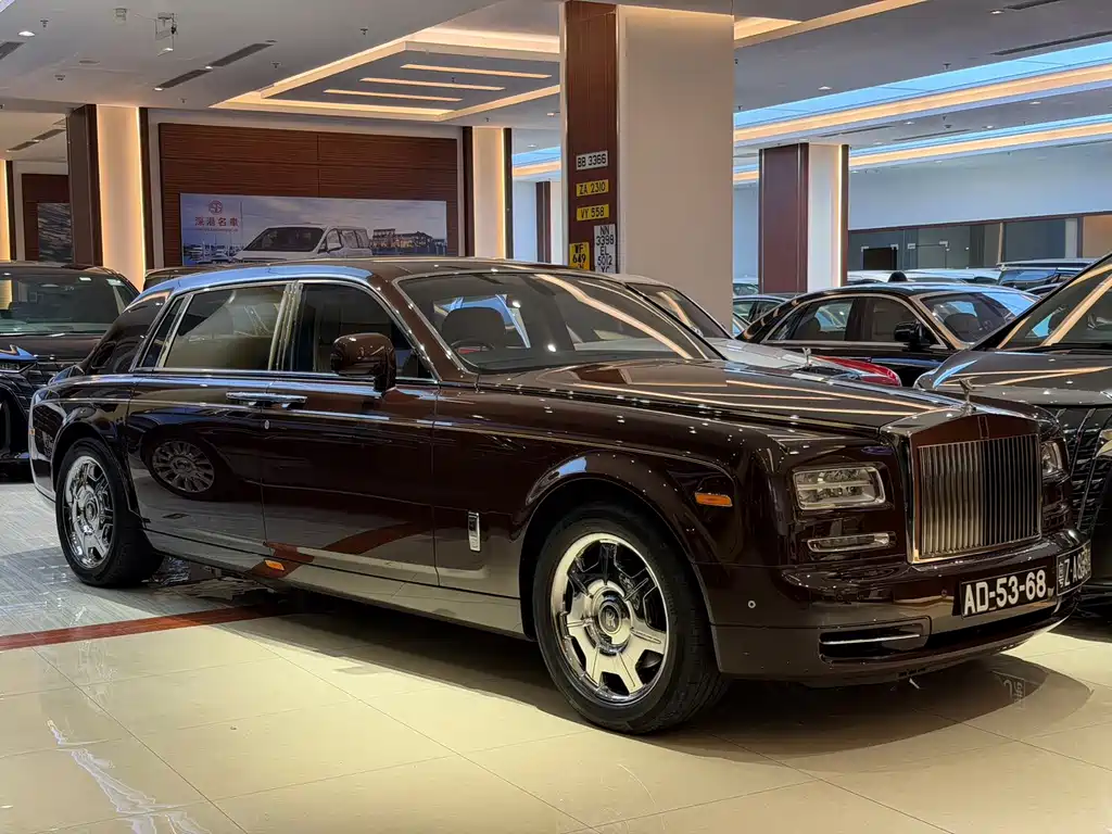 Rolls-Royce Phantom 2016 — фото 2