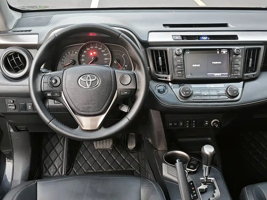 Toyota RAV4 2015 — фото 12