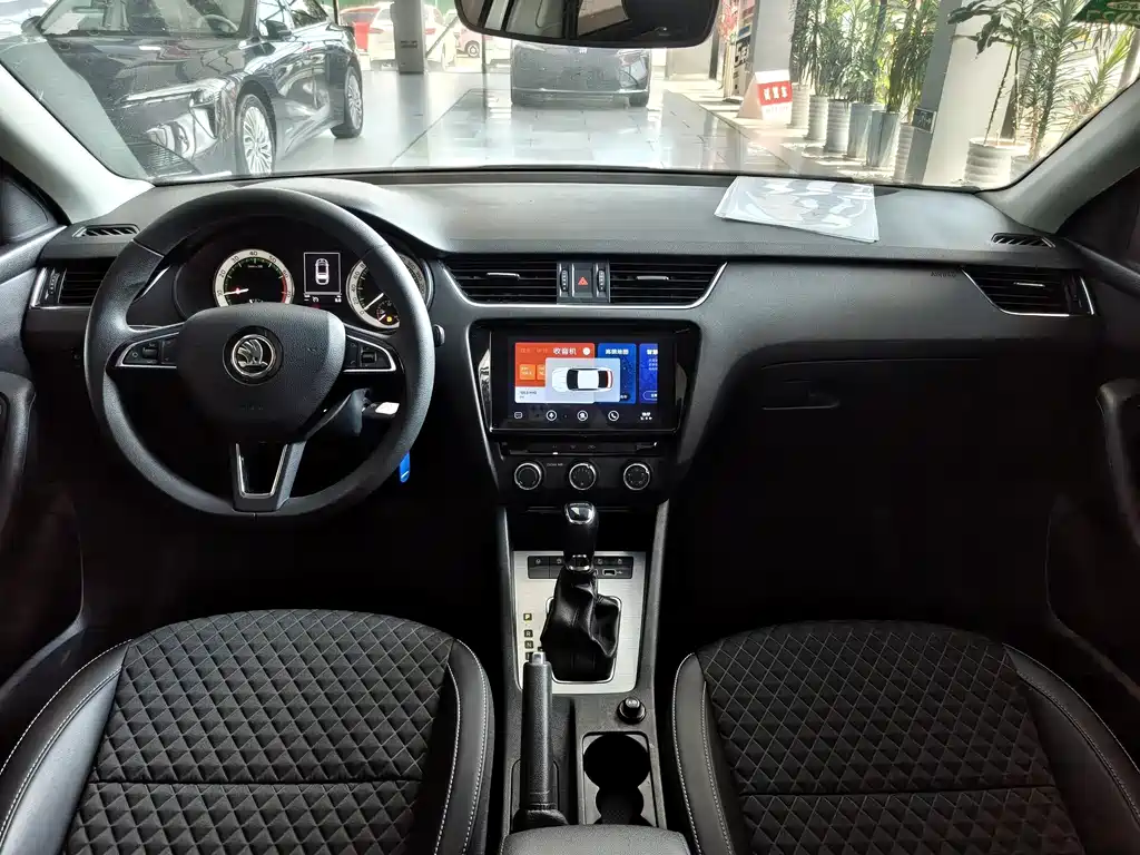 Skoda Octavia 2021 — фото 10