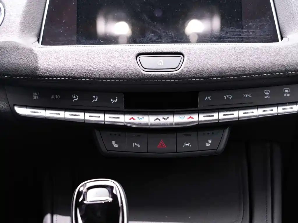 Cadillac XT4 2023 — фото 26