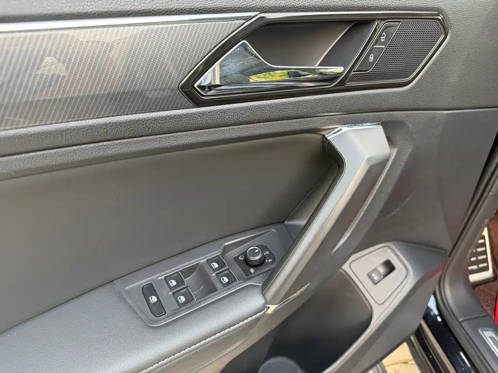 Volkswagen Tiguan L 2020 — фото 13