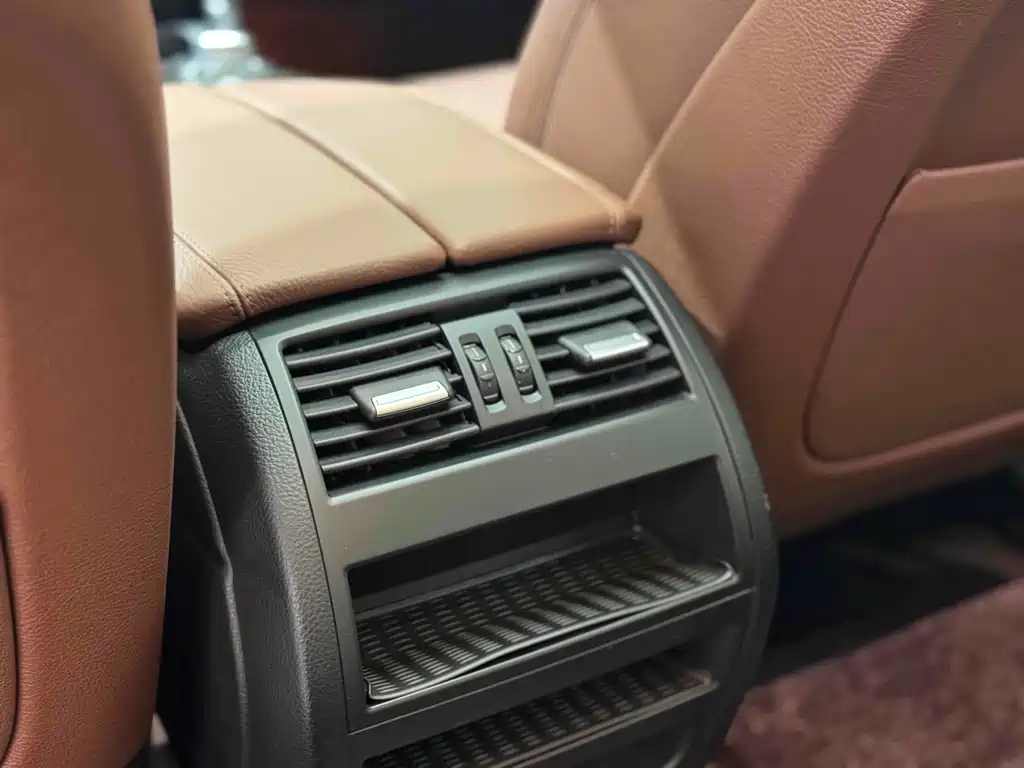 BMW 5 Series 2016 — фото 19