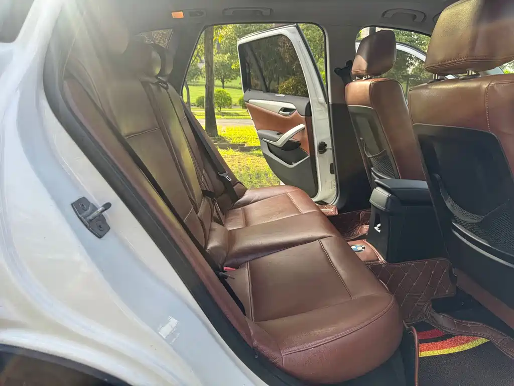 BMW X1 2014 — фото 12